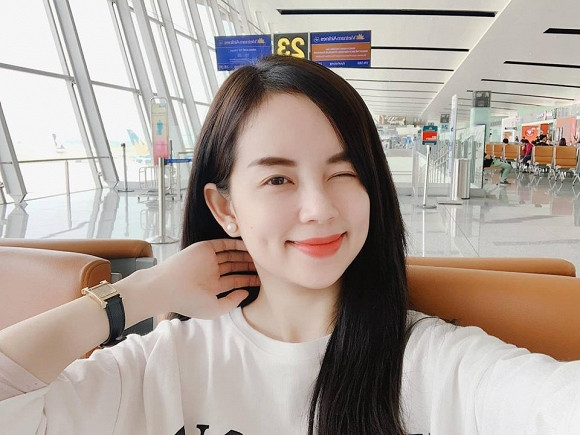Kinh doanh thuận lợi giúp Ly Kute có thu nhập đáng ngưỡng mộ. Cô liên tục đổi xế sang tiền tỷ, tậu căn hộ rộng rãi, nột thất tân cổ điển sang trọng tại một khu chung cư cao cấp.