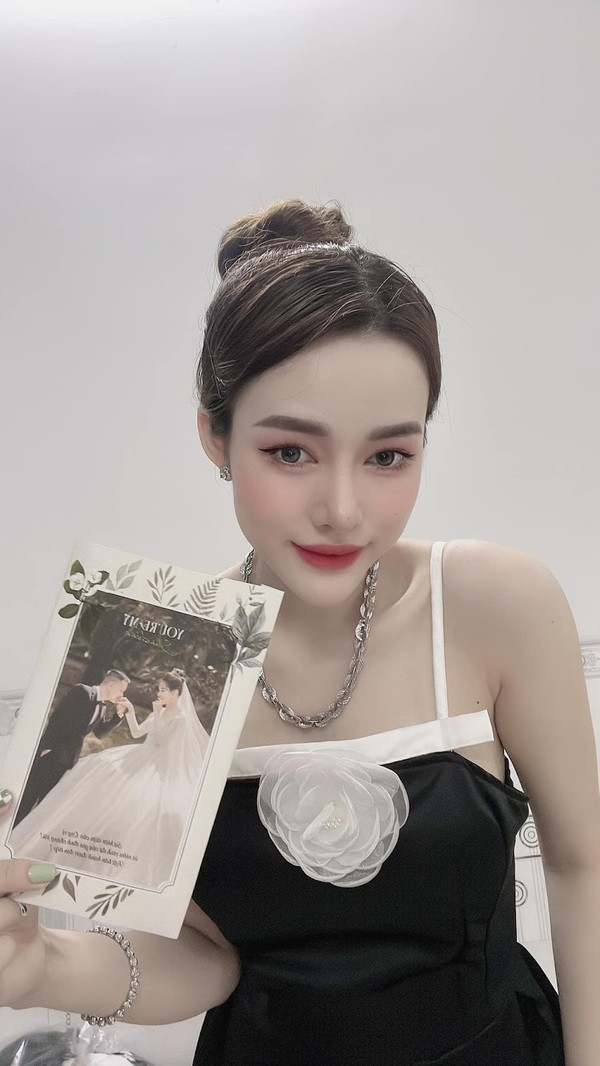 Từng đường nét trên khuôn mặt Kem Kabi khác trước rất nhiều, nhan sắc thăng hạng dù vẫn hơi đơ cứng.