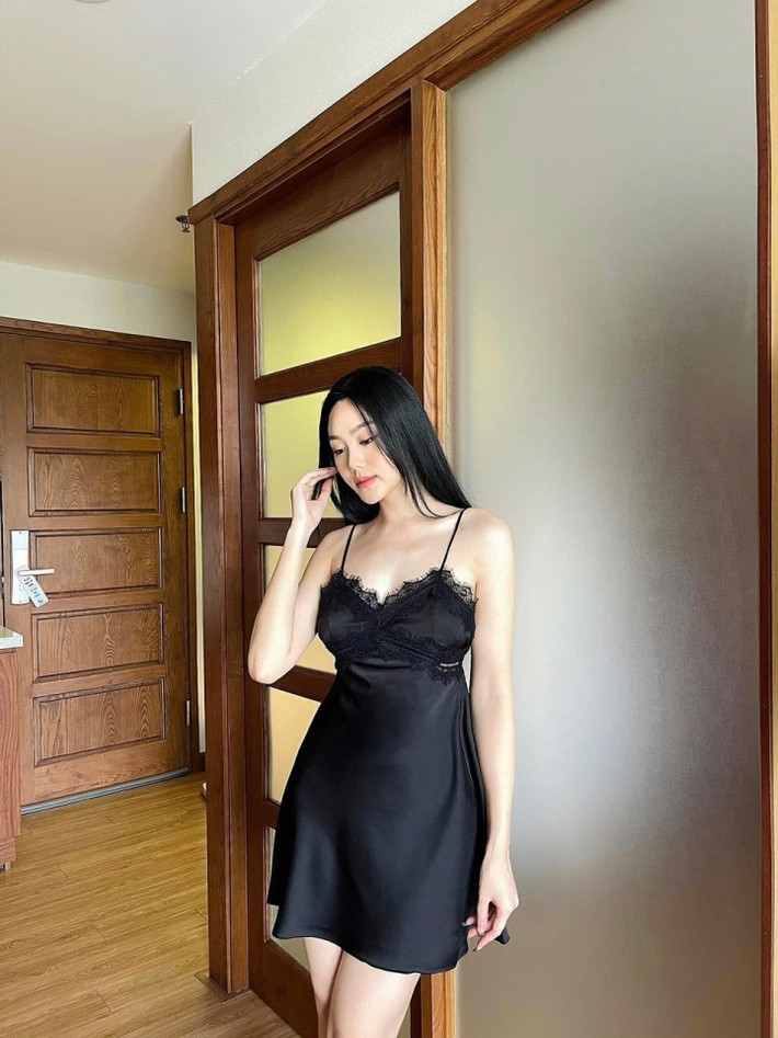 Trên trang cá nhân của mình, Diệu Thuý thường xuyên đăng tải những tấm hình quyến rũ.