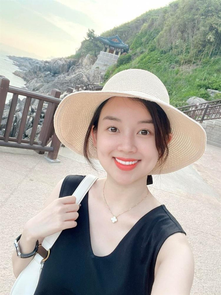 Ly Kute không chỉ được ngưỡng mộ bởi sắc vóc mà còn vì sự mạnh mẽ vượt qua đổ vỡ trong tình cảm, một mình nuôi con trai khôn lớn.
