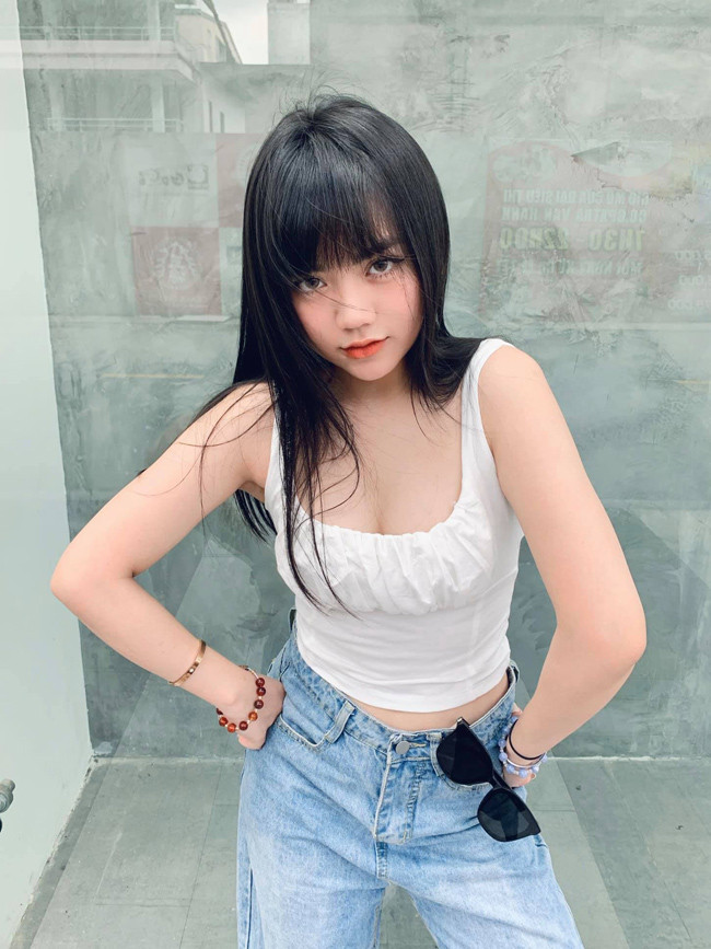 Bảo Hân hiện tại là một mẫu ảnh có tiếng tại TP HCM. Cô nàng đang trong quá trình đợi visa để đi du học.