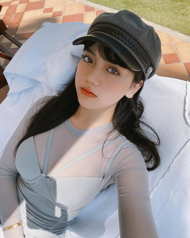 Nhìn ảnh quá khứ của Bảo Hân, có thể thấy cô nàng đã "dậy thì thành công" ngoạn mục đến mức nào.