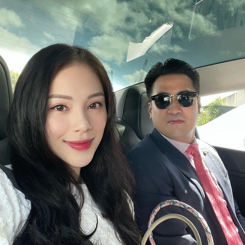 Phillip Nguyễn viết: "Gửi đến người vợ sắp cưới của anh - Ngô Phương Linh, anh yêu em. Anh yêu em nhiều hơn những gì em có thể nghĩ. Anh xin hứa sẽ làm cho em luôn cảm thấy được yêu thương, nuông chiều và được trân trọng trong từng khoảnh khắc của cuộc đời chúng mình...