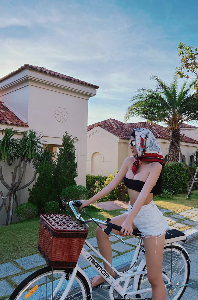Nhan sắc và cuộc sống hiện tại của "nàng dâu hào môn" thu hút sự quan tâm của đông đảo dân mạng.
