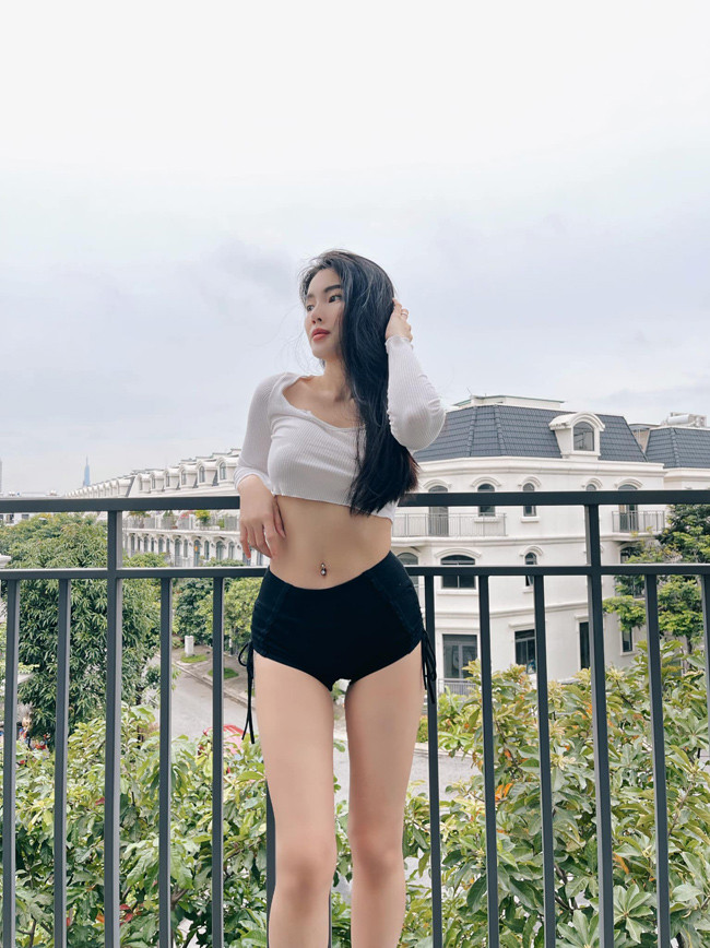 Gái xinh này nhanh chóng lấy lại vóc dáng sau sinh, nhan sắc trẻ trung, mơn mởn chẳng kém thời son rỗi.