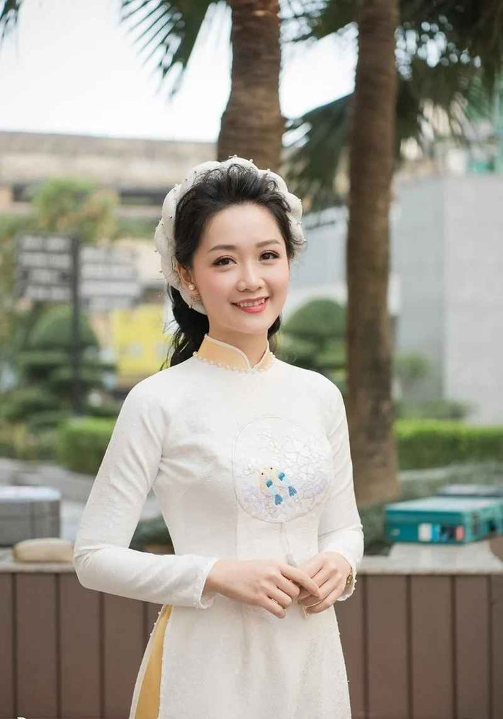 Điều khiến dân mạng chú ý hơn cả của Thu Hà đó chính là nhan sắc trẻ trung, năng động dù người đẹp đã ngoài 30 tuổi. Cô chuộng phong cách nhẹ nhàng, đơn giản nhưng tinh tế. Chính điều này đã làm toát nên sự nữ tính nhưng không kém phần sang trọng của nữ BTV.