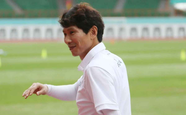 Sở thích, hay niềm đam mê làm việc với các cầu thủ trẻ của Gong hình thành vào năm cuối chơi cho Daejeon.