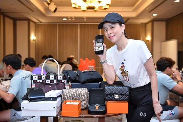 Được biết, căn biệt thự chỉ là một phần nhỏ trong số tài sản lên đến 100 tỷ USD (khoảng 23.000 tỷ đồng) của bà.