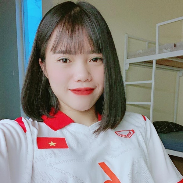 Trong các buổi tập cho SEA Games 31, bà mẹ một con cho thấy sự trở lại ấn tượng với những pha tăng tốc và chuyền bóng chính xác từ bên cánh. Cô cũng được khen ngợi nhan sắc ngày càng mặn mà.