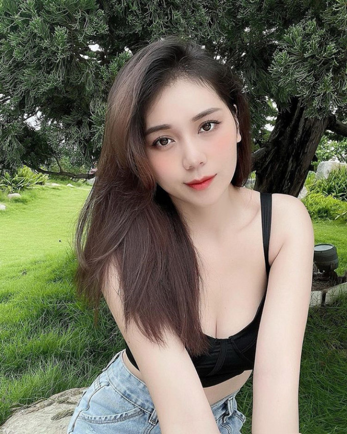 Kể từ khi nổi tiếng, Hoàng Kim Chi được mời tham gia khá nhiều sự kiện, lên sóng truyền hình, các chương trình thực tế.... và cả gameshow.