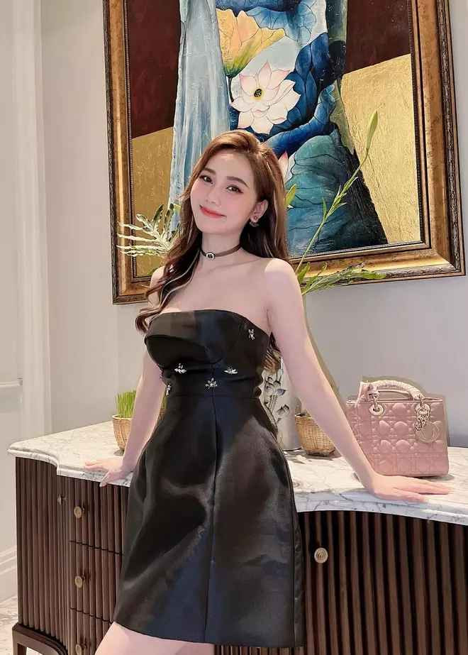 Vòng eo của Hoàng Kim Chi qua camera thường gây chú ý bởi trước đó TikToker Trần Thanh Tâm cũng từng tự tin dự thi Hoa hậu Thể thao Việt Nam.