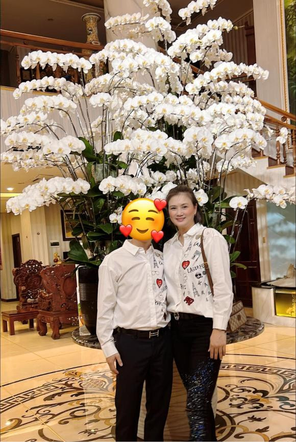 Thời gian gần đây, Kim Huệ chăm đăng ảnh bên người yêu hơn. Nhưng để giữ sự riêng tư, cựu "Hoa khôi bóng chuyền" vẫn giấu mặt bạn trai.