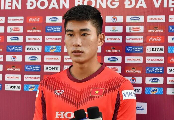 Có thể nói, việc Mạnh Dũng lên vị trí tiền đạo ở SEA Games 31 là quyết định thành công của HLV Park Hang Seo. Thi đấu tại sân nhà với một lượng lớn khán giả cổ vũ cuồng nhiệt, cầu thủ trẻ của U23 Việt Nam cho biết đó là cảm xúc tuyệt vời tuy nhiên đây là cũng áp lực lớn với anh và các đồng đội.