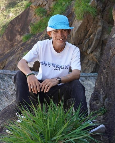 Vợ của Soytiet là một cô gái người dân tộc Tày tên Bông Lan. Cô sở hữu nước da ngăm cùng những đường nét lai Tây trông rất thuận mắt.