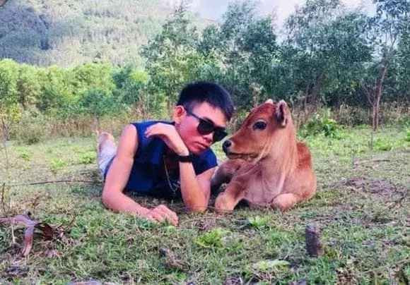 Nhờ vậy, kênh cá nhân của YouTuber của anh chàng chăn bò này thu hút lượng fan trong nước và quốc tế khổng lồ.