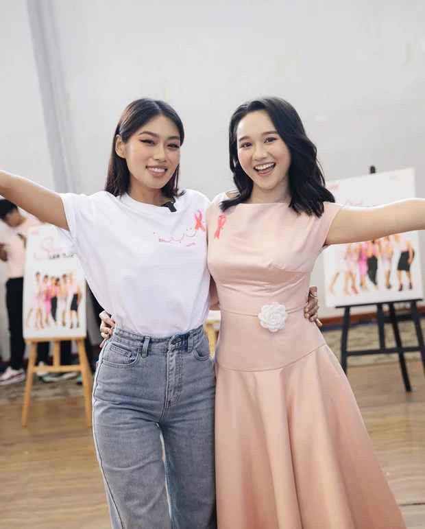 May thay, hot girl Mắt Biếc này hiện giờ đang dần lấy lại phong độ, liên tục xuất hiện với thần sắc rạng rỡ và vẻ ngoài tự tin.