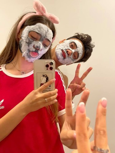 Trong thời kì bầu bí, Dianka được Bùi Tiến Dũng hết sức cưng chiều. Loạt hành động của chàng "thủ môn quốc dân" khiến nhiều chị em cảm thấy vô cùng ghen tỵ.
