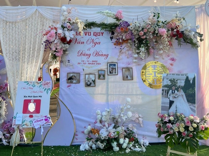 Mới đây, đám cưới của chú rể Đăng Hoàng và cô dâu Vân Nga diễn ra vào ngày 13/11 tại Bắc Ninh. Cô dâu cho biết, nhận thấy việc nhận quà mừng cưới qua QR khá tiện lợi nên muốn áp dụng trong chính đám cưới của mình.