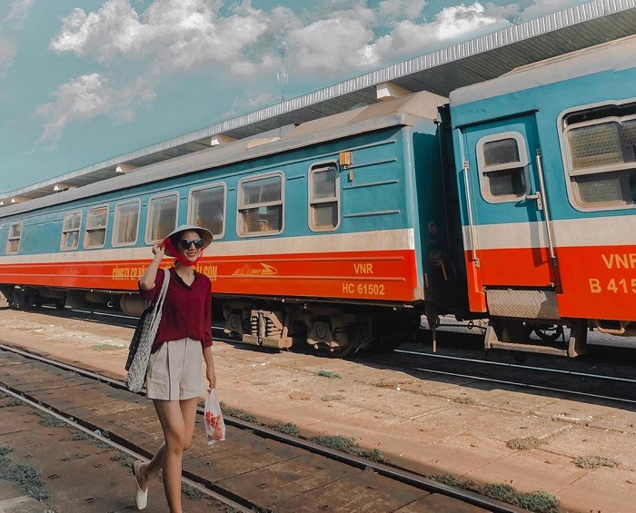 Trào lưu đi tàu hoả đến Biên Hoà, Đồng Nai cũng từ đó mà trở nên phổ biến khi hai thành phố này cách TP.HCM chỉ 30km, giúp cho du khách có thêm nhiều trải nghiệm thú vị trong ngày cuối tuần.