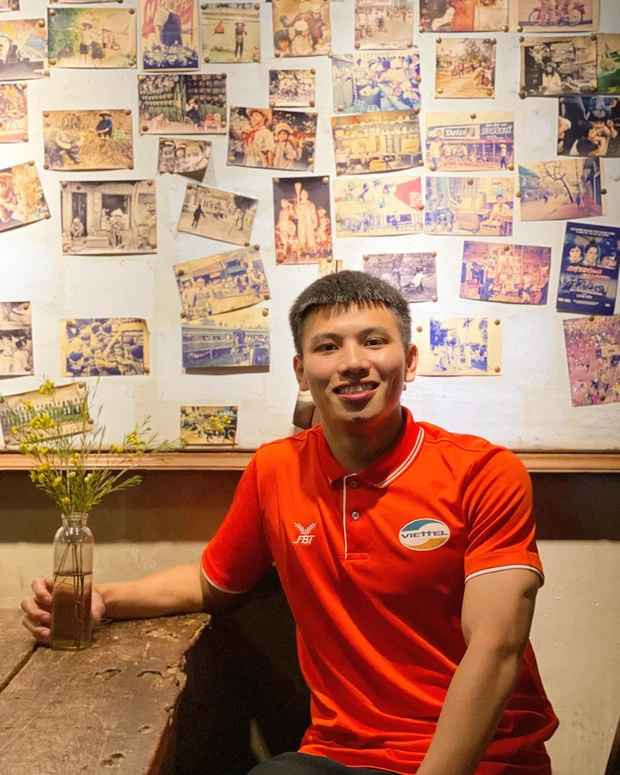 Phút 20', xuất phát từ pha đá phạt góc của Công Phượng, Thanh Bình bật cao đánh đầu hạ gục thủ môn Kawashima mở tỷ số cho trận đấu. 1-0 cho đội tuyển Việt Nam.