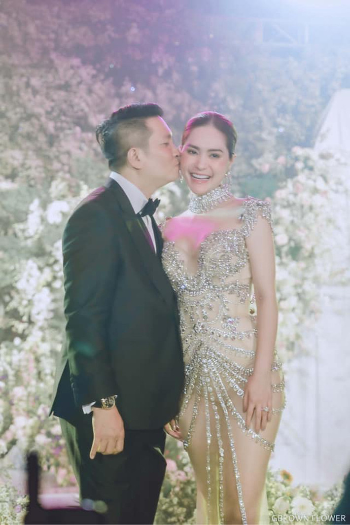 Quy mô tổ chức sinh nhật của "Hot mom Sài Thành" không thua kém bất kỳ một sự kiện danh giá nào, tính "sương sương" thôi cũng đã ngốn tiền tỷ rồi.