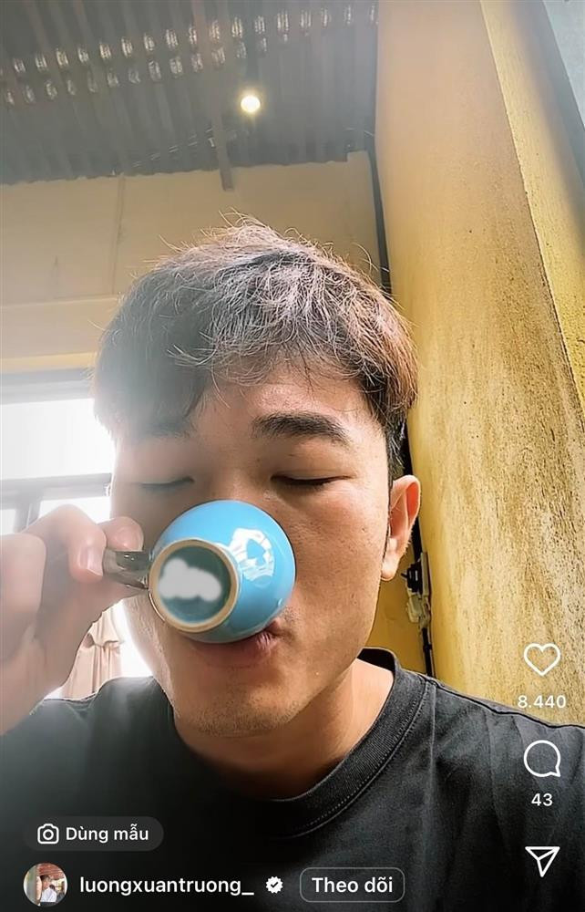 Mới đây, Lương Xuân Trường hào hứng chia sẻ đoạn clip ngắn trên Instagram ghi lại khoảnh khắc nam cầu thủ thư giãn bên ly cà phê.