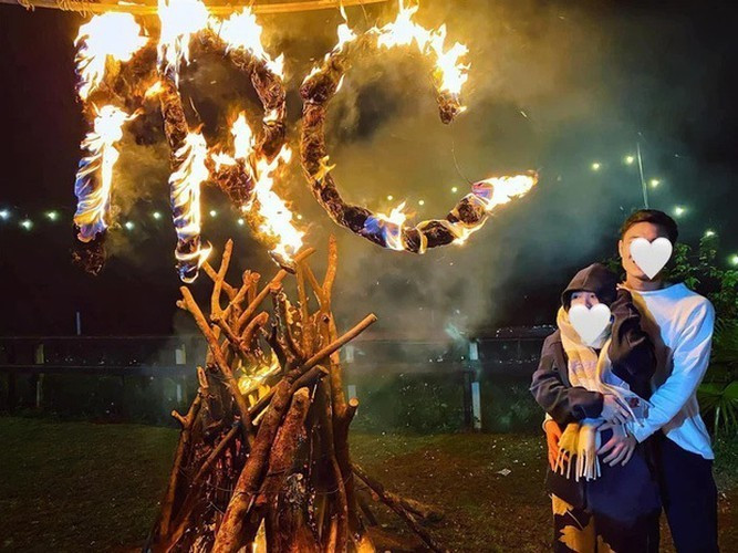 Khoảnh khắc nam cầu thủ gia nhập "bố bỉm" khiến người hâm mộ thích thú. Nhưng vốn là người kín tiếng nên kể từ đó, cặp đôi không để lộ thêm bất kỳ hình ảnh nào về em bé.