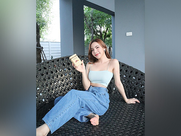 Cuối tháng 5, Khongchak cho biết đã mắc sai lầm trong giao dịch và mất hết tiền, song hứa sẽ hoàn trả cho các nhà đầu tư (khoảng 27 triệu USD vào thời điểm đó). Đến cuối tháng 6, cô lại cho hay đang dính líu tới 2 vụ kiện và sẽ không thể trả nợ cho các nhà đầu tư nếu phải ngồi tù. Đến nay, cảnh sát Thái Lan đã nhận được 102 đơn tố cáo của nạn nhân và con số tiếp tục tăng.