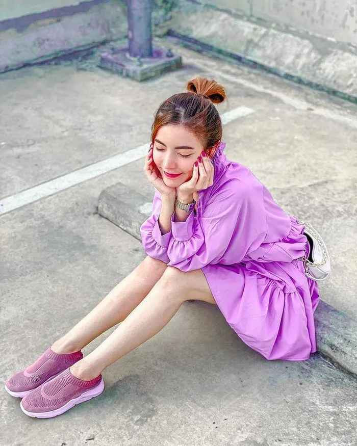 Không rõ tại sao sự nghiệp ca hát kết thúc chóng vánh như vậy song nhờ nền tảng này, Khongchak trở về Thái Lan và thuận lợi bắt đầu làm YouTuber cũng như sở hữu trang Instagram 311.000 người theo dõi.