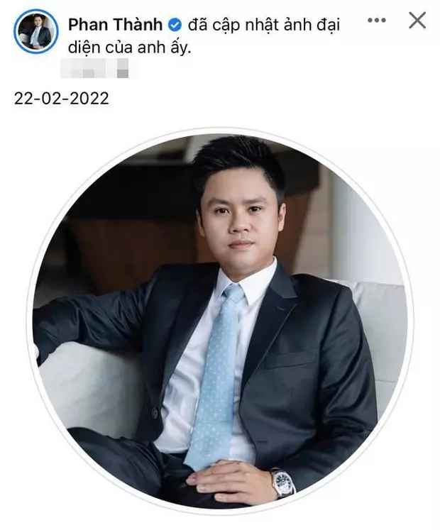 Trong ảnh, tất cả đều diện đồ thể thao trẻ trung, tay cầm gậy chơi golf, nhìn đậm chất doanh nhân. Ở phần bình luận của bài đăng, nhiều người bày tỏ thích thú.