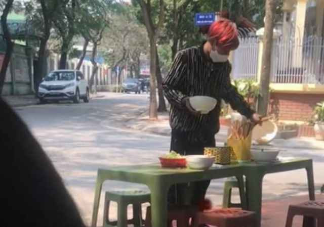 Trước đó, trên mạng xã hội những hình ảnh về cuộc sống thường ngày của Thông Soái Ca được các netizen đăng tải.