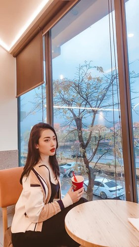 Cùng ngắm hình ảnh màn khoe body đâu ra đấy, "hot girl phòng gym" Quảng Ninh gây bão mạng. Ảnh: FBNV