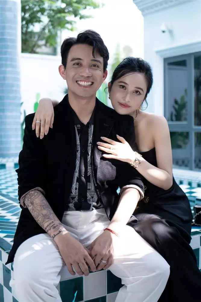 Không chỉ sự nghiệp thành công, sở hữu tài sản khủng, Minh Nhựa còn có cuộc hôn nhân hạnh phúc bên bà xã Mina Phạm.