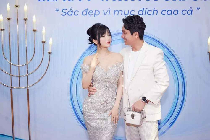 Minh Nhựa được đánh giá rất cưng chiều, yêu thương bà xã.