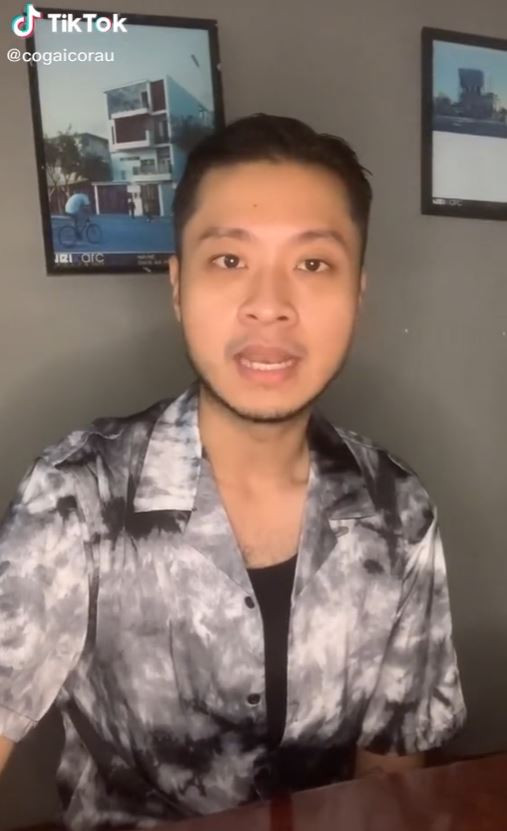 Bảng hiệu cũng được chủ quán photo ảnh của 2 TikToker dán lên. Ngay sau khi được chia sẻ, dân tình đã xôn xao trước những động thái này.