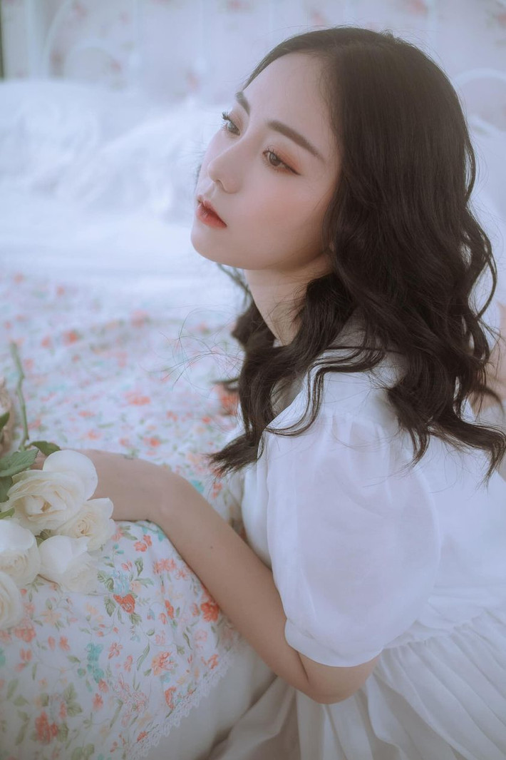 Thỉnh thoảng, Minh Thu cũng đăng tải các clip đời thường trên kênh TikTok và nhận được nhiều lượt yêu thích. Hiện tại, ngoài việc dạy học, cô còn là một KOL với số người theo dõi khá cao.