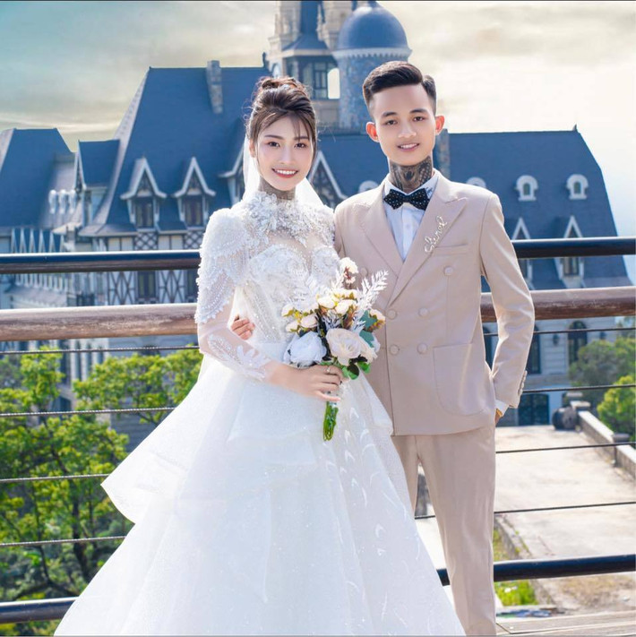Ngày nay, chuyện các bạn trẻ đi xăm hình không phải là hiếm nhưng với nhiều phụ huynh thì đây là chuyện khó chấp nhận. Nhiều chàng trai, cô gái đã từng phải khó xử khi bị gia đình ngăn cản chuyện yêu một người xăm trổ.