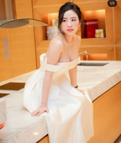 Phương Bora từng được một số trang tin Trung Quốc đăng tin và dành nhiều lời khen. Thậm chí, một số thanh niên nước bạn còn bình luận ngỏ ý muốn cưới cô làm vợ.