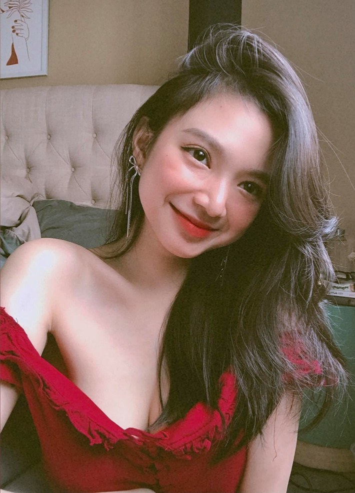 Vũ Ngọc Kim Chi vốn là hot girl làng game. Cô nàng nổi danh nhờ vẻ ngoài ngọt ngào, xinh đẹp và phong cách gợi cảm thiêu đốt ánh nhìn.