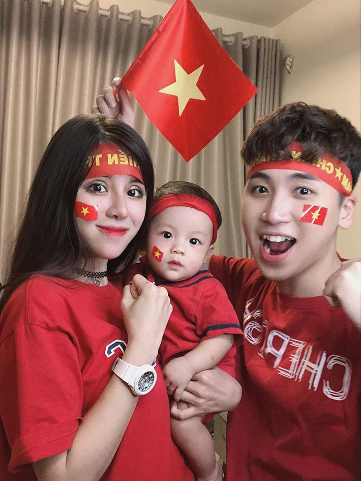 Tháng 4/2021, YouTuber Huy Cung bất ngờ xác nhận thông tin đã ly hôn với vợ hot girl sinh năm 1997. Sau gần một năm trôi qua, sự thay đổi của Mỹ Linh (Linh My) khiến dân mạng ngỡ ngàng.