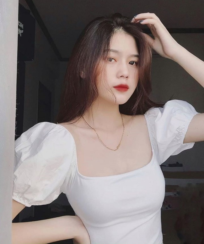 Dù trong thời kỳ nuôi con mọn nhưng vợ Nguyễn Thành Chung gây ấn tượng với thân hình thon gọn, thần sắc khá tươi tắn.