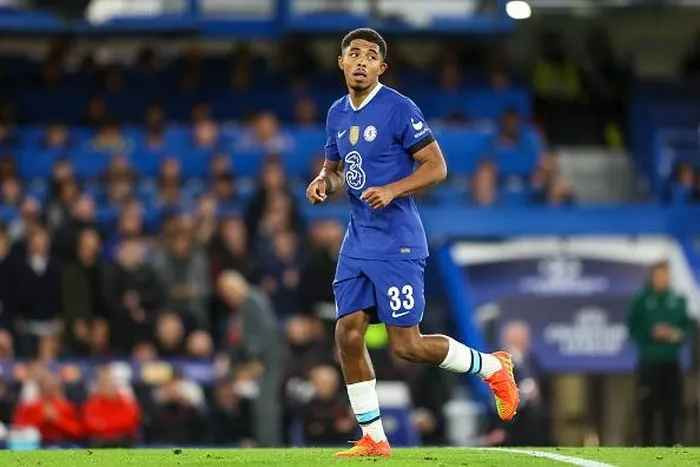 Wesley Fofana (Chelsea - 65 triệu euro) là trung vệ được định giá cao nhất của bóng đá Pháp hiện nay. Tuy nhiên, cầu thủ sinh năm 2000 vẫn chưa bén duyên với tuyển Pháp, ngay cả khi không gặp chấn thương nào.