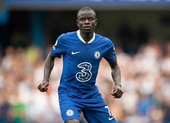 N'Golo Kante (Chelsea - 30 triệu euro) là trụ cột đưa tuyển Pháp đến chức vô địch World Cup 2018 sẽ phải ngồi nhà vì chấn thương nặng. Kante dự kiến chỉ trở lại vào đầu năm 2023.