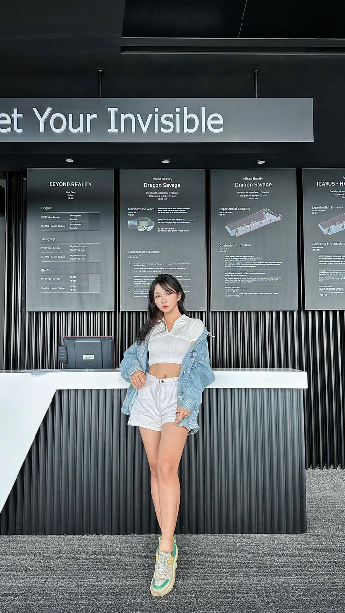 Ngoài đam mê với bóng đá, Minh Châu còn thích tập gym, đọc sách và du lịch,...Được biết cô đang là thành viên của Hội Cổ động viên chính thức của Chelsea tại Việt Nam.
