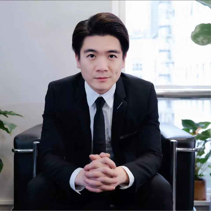 Về đời tư, anh hiện là bố của cặp song sinh gồm 1 trai và 1 gái cực đáng yêu tên gọi ở nhà là Gấu và Thỏ.