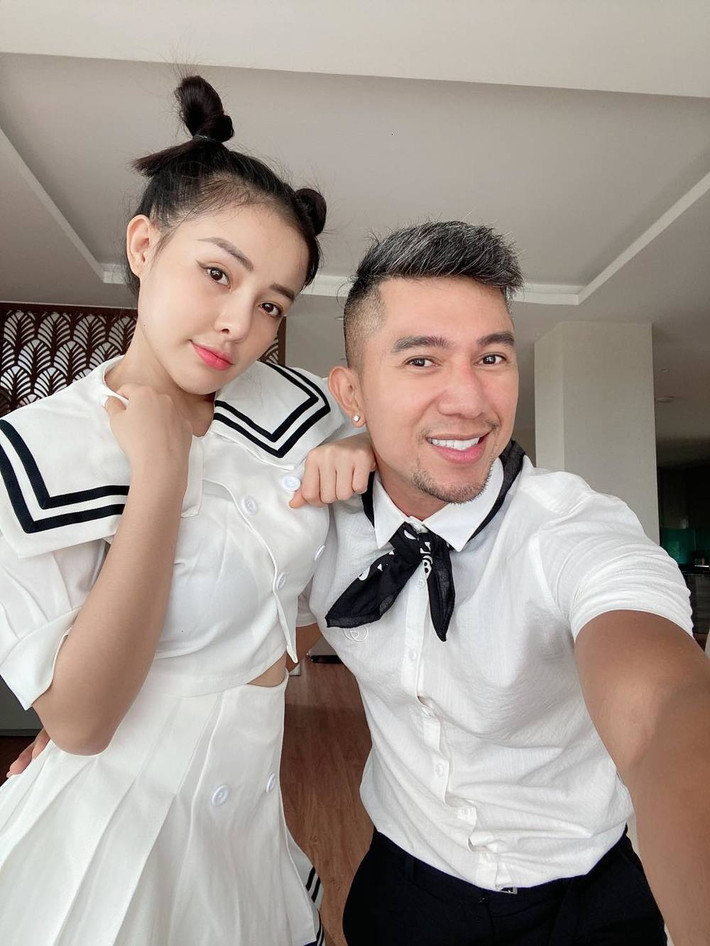 Sau khi công khai, Lương Bằng Quang - Ngân 98 dọn về sống chung ngay khi bắt đầu mối quan hệ dù chưa cưới hỏi, từng có thời gian chia tay song quay lại.