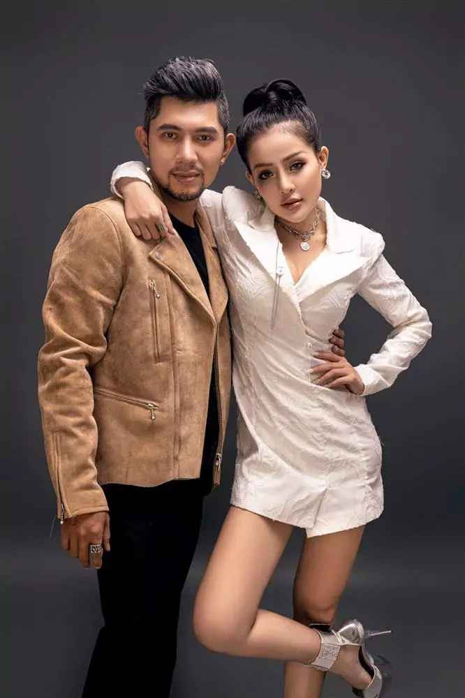 Ngân 98 chia sẻ: "Dạo gần đây chú Quang cứ đòi cưới xong rồi muốn Ngân sinh con, nhưng mà Ngân chưa có dám sinh. Tại vì Ngân có một yêu cầu với chú Quang. Chồng của Ngân không cần phải có gì hết trơn nhưng mà cha của con Ngân là phải có...