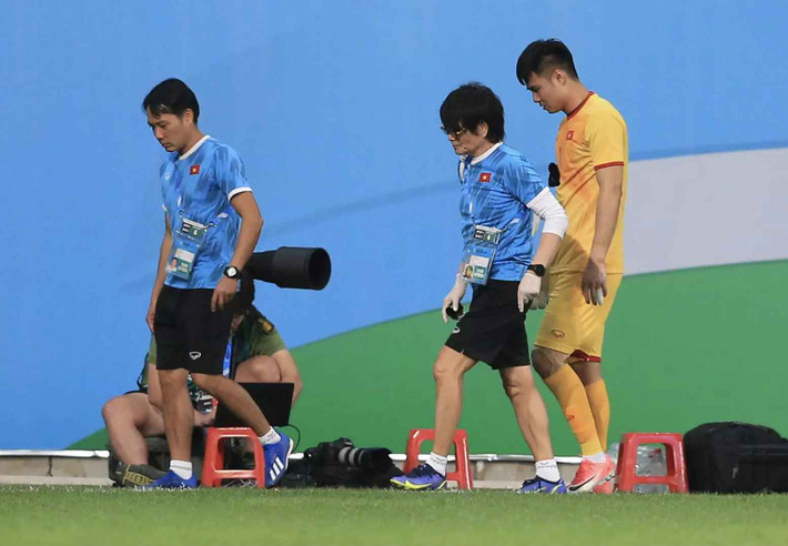Nhìn trên phương diện khách quan, Văn Toản chỉ là nạn nhân trong bàn thua. Benjamin có đủ điều kiện từ khoảng trống đến lực chân trong khi đó thủ thành U23 Việt Nam bị khuất tầm mắt và điểm tiếp xúc đầu tiên là ngón tay thay vì lòng bàn tay.