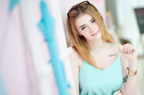 Là con lai mang hai dòng máu Thái Lan và Ireland đã khiến Jessie Vard sở hữu nét đẹp thoát tục, gây ấn tươnng khó phai mờ. Bằng việc sở hữu thân hình nóng bỏng, nhan sắc quyến rũ, cô nàng quyết định theo nghiệp người mẫu tự do.