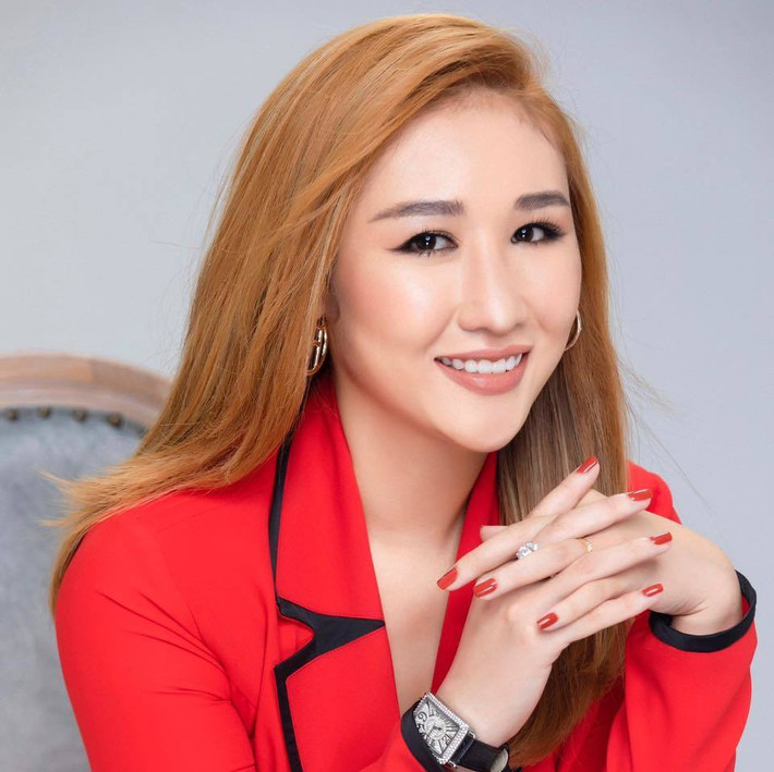Chính nhờ sự gần gũi từ phong cách ăn mặc, cách nói chuyện, Huỳnh Như được dân mạng hài hước gọi là "idol giới trẻ" - vốn dùng để chỉ các hot TikToker.